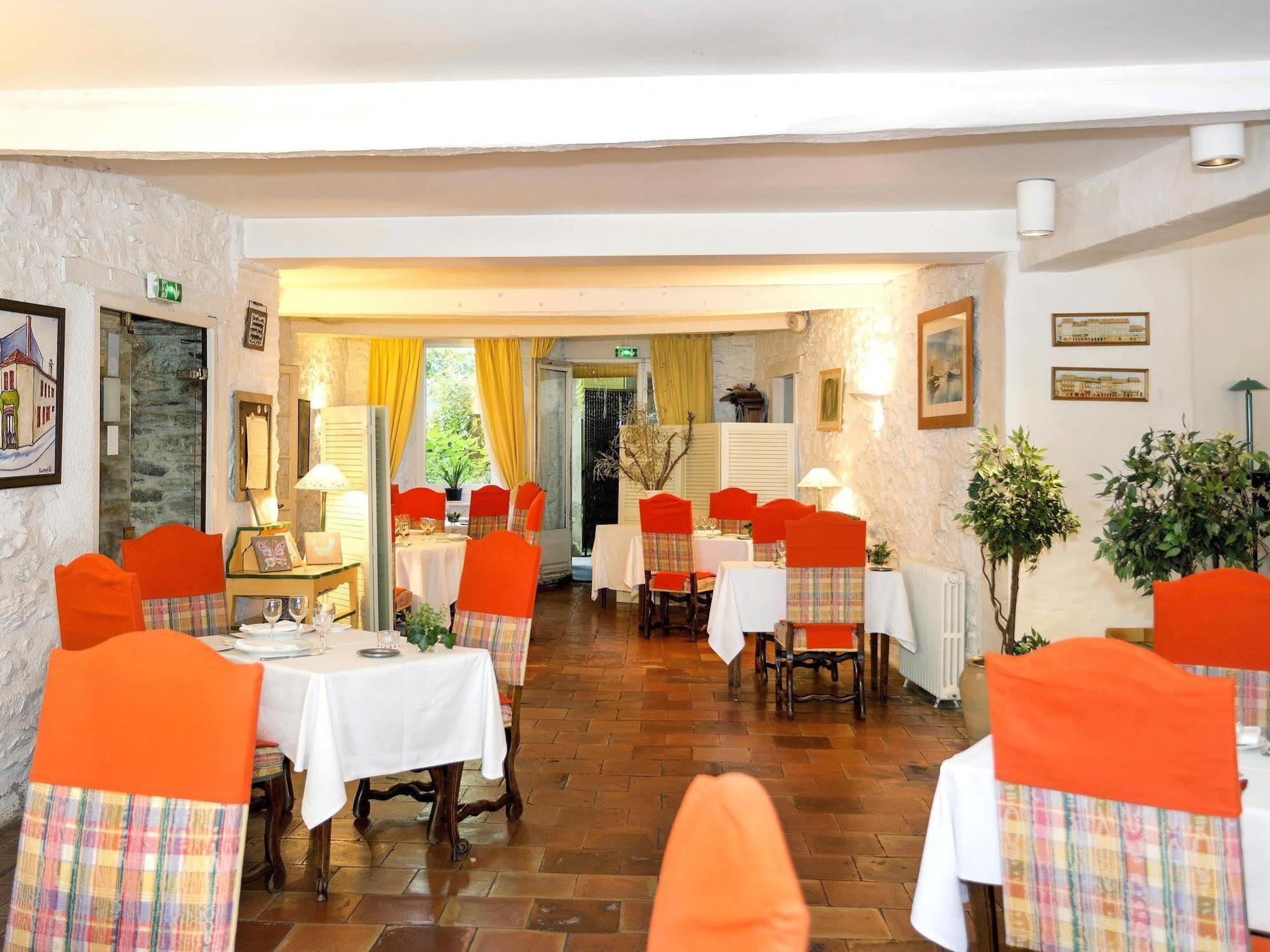Logis Hotels - Hotel Restaurant Du Midi 勒韦 外观 照片