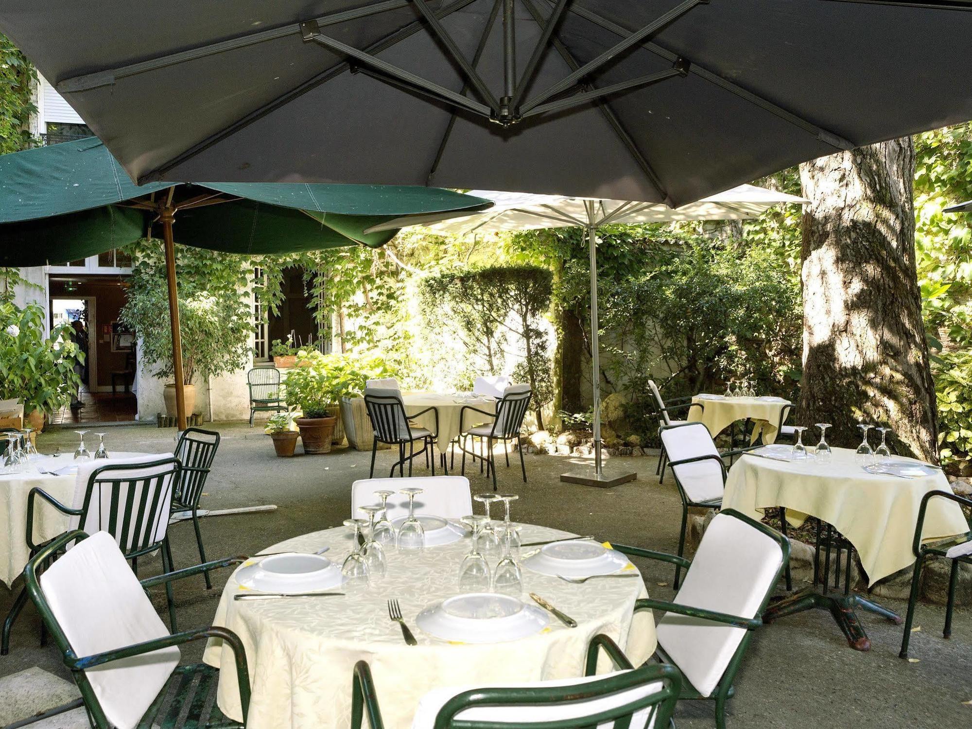 Logis Hotels - Hotel Restaurant Du Midi 勒韦 外观 照片