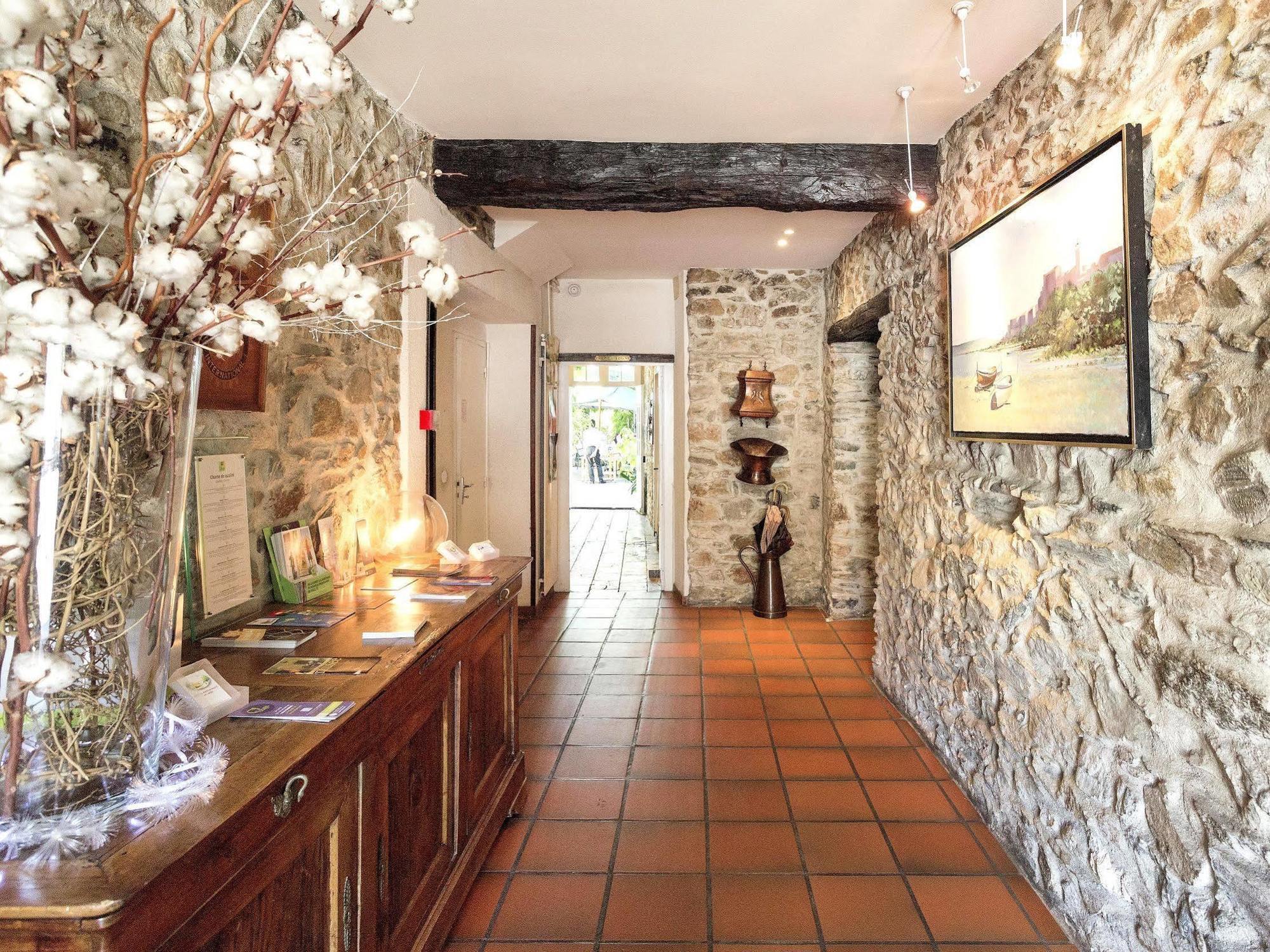 Logis Hotels - Hotel Restaurant Du Midi 勒韦 外观 照片