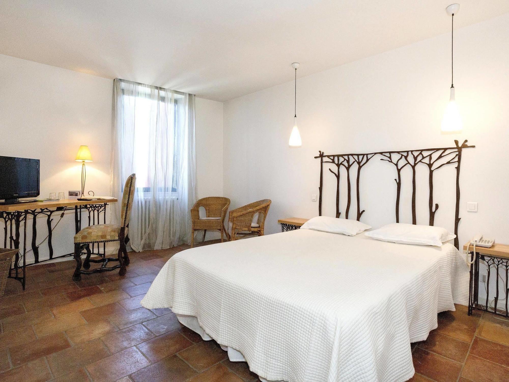 Logis Hotels - Hotel Restaurant Du Midi 勒韦 外观 照片