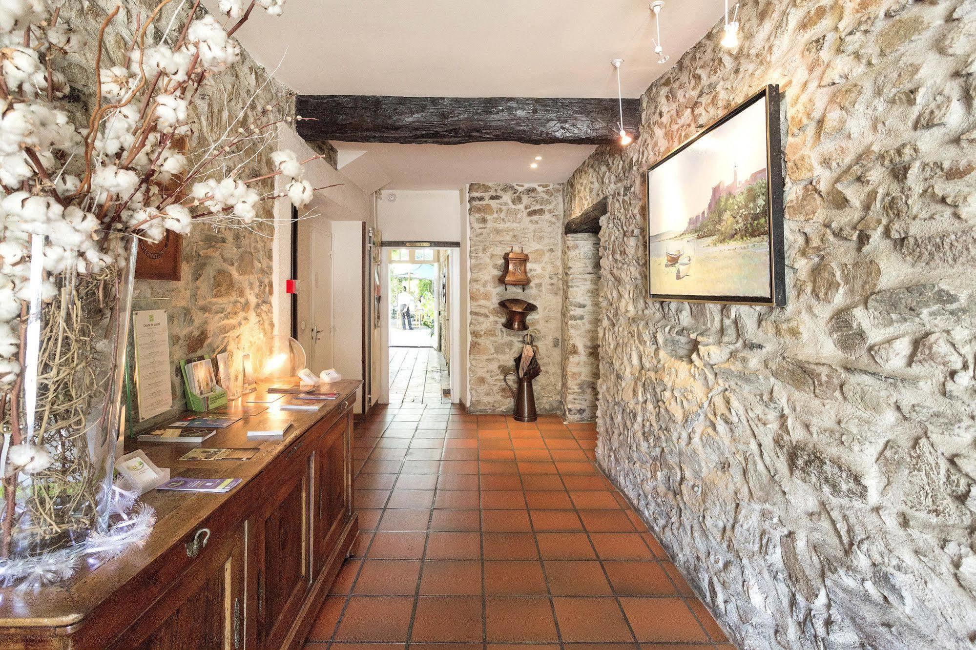Logis Hotels - Hotel Restaurant Du Midi 勒韦 外观 照片