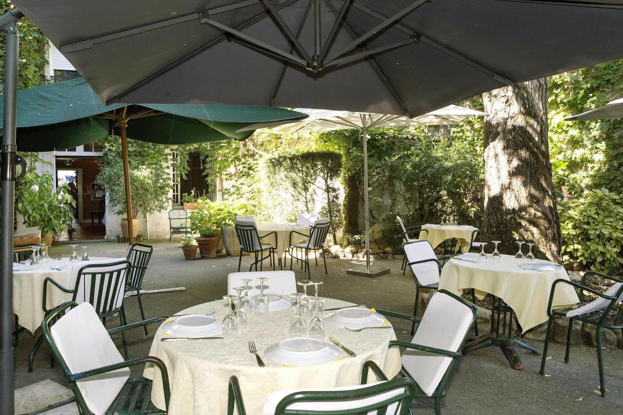 Logis Hotels - Hotel Restaurant Du Midi 勒韦 外观 照片